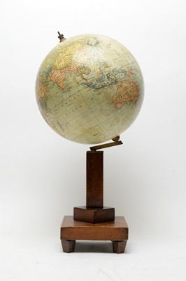 Lot 769 - A 1st half 20th Century Hungarian globe