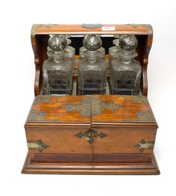 Lot 239 - An early 20th Century three bottle tantalus