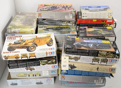 Lot 293 - Military scale model kits