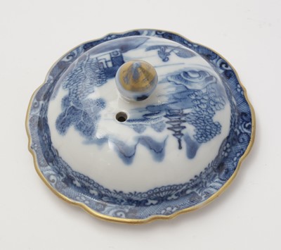 Lot 643 - Chinese export blue and white teapot