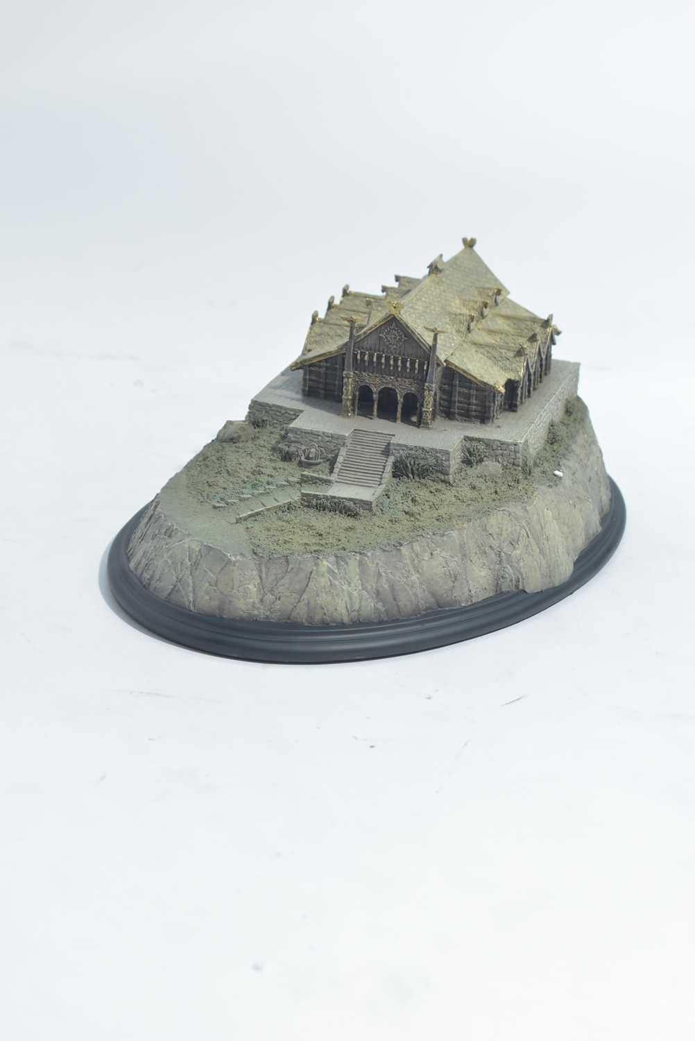 Lot 260 - Sideshow Weta Collectibles: The Lord of the Rings, Golden Hall polystone enviroment