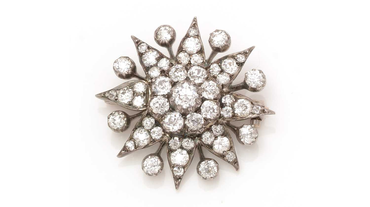 Lot 476 - Victorian diamond star brooch