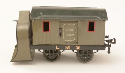 Lot 35 - A selection of 0-gauge tinplate model railway
