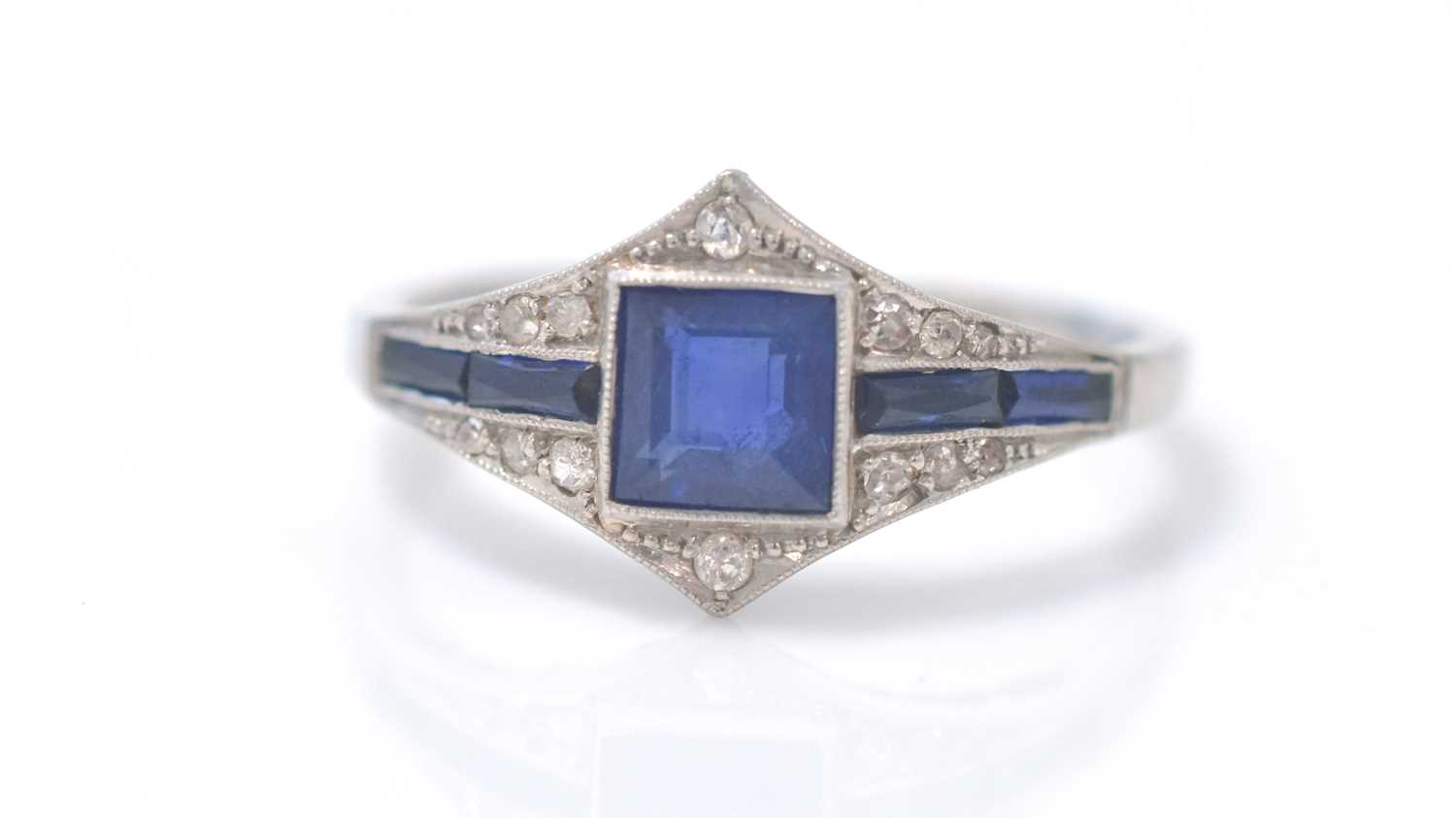 Lot 354 - A sapphire and diamond dress ring
