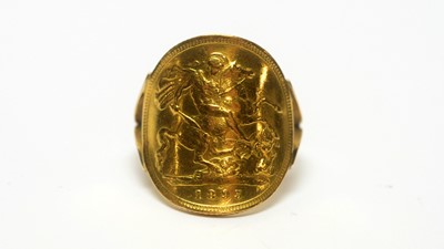 Lot 206 - A Queen Victoria gold half sovereign ring