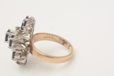 Lot 470 - A sapphire and diamond dress ring