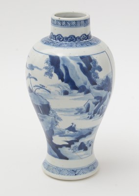 Lot 650 - Chinese blue and white vase