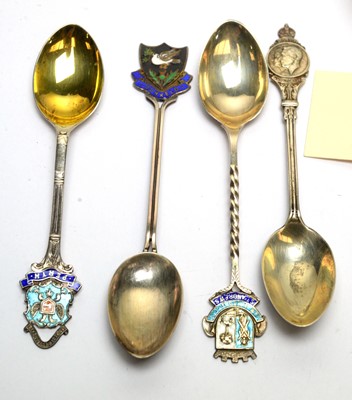 Lot 132 - A pair of silver table spoons and teaspoons