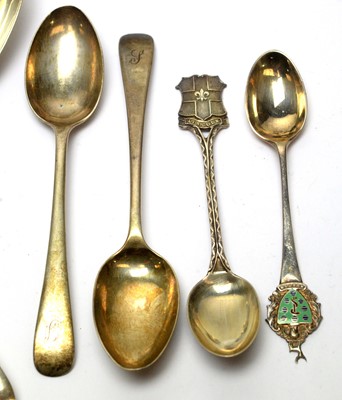 Lot 132 - A pair of silver table spoons and teaspoons