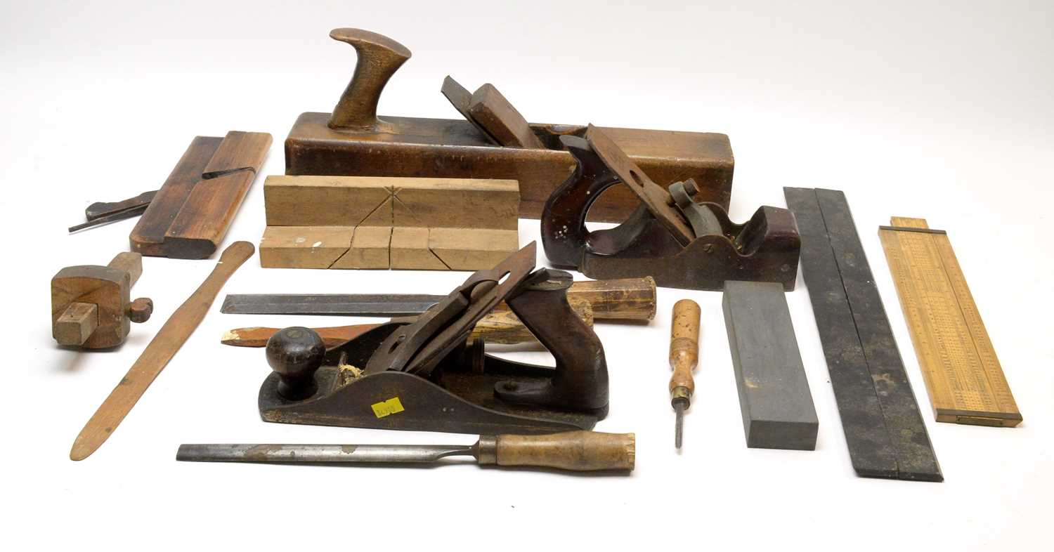 Lot 198 - A selection of wood working tools