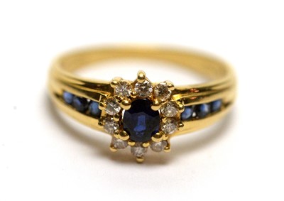 Lot 171 - A sapphire and diamond ring