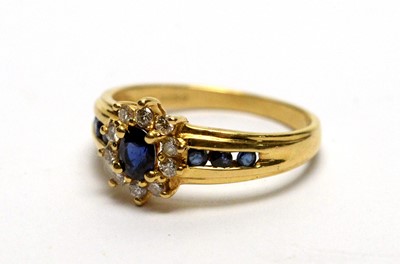 Lot 171 - A sapphire and diamond ring