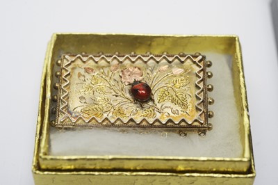 Lot 173 - A collection of Edwardian silver brooches