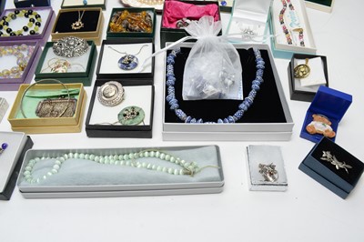 Lot 179 - A quantity of costume jewellery, and other items