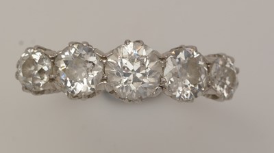 Lot 488 - A five stone diamond ring