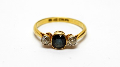 Lot 97 - A sapphire and diamond ring