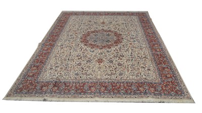 Lot 1101 - Isfahan carpet