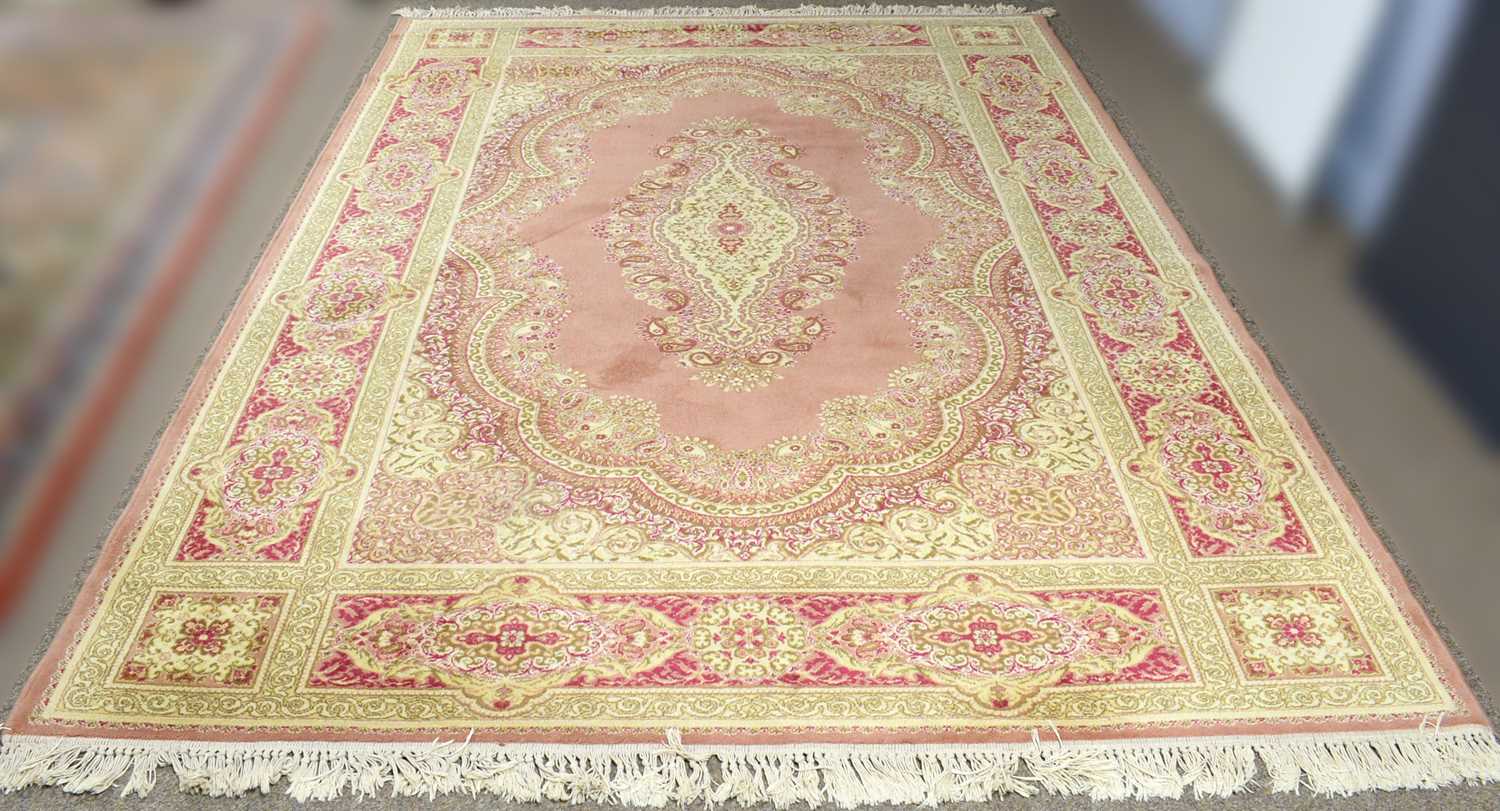Lot 82 - A machine-made 'Keshan Super' rug