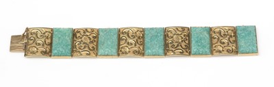 Lot 403 - A green stone and 14ct yellow gold bracelet