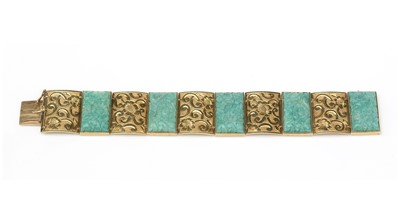 Lot 403 - A green stone and 14ct yellow gold bracelet