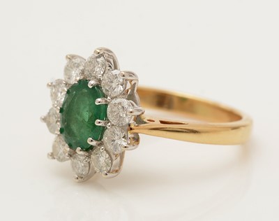 Lot 345 - An emerald and diamond cluster ring