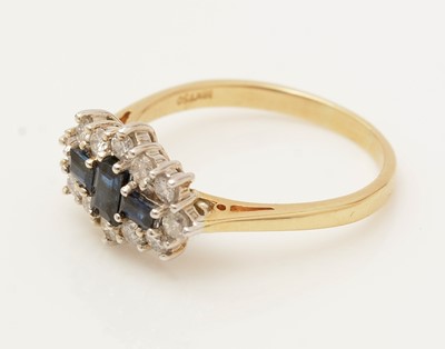 Lot 328 - A sapphire and diamond cluster ring