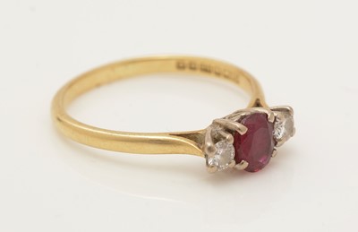 Lot 333 - A ruby and diamond ring