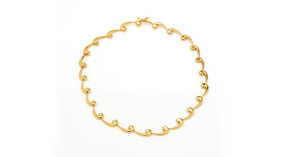 Lot 494 - A 9ct yellow gold and diamond necklace