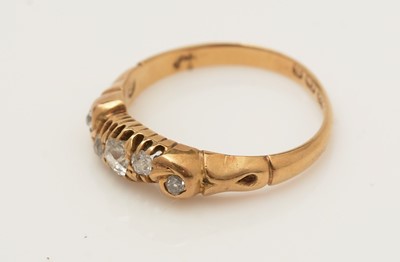Lot 346 - A Victorian diamond ring