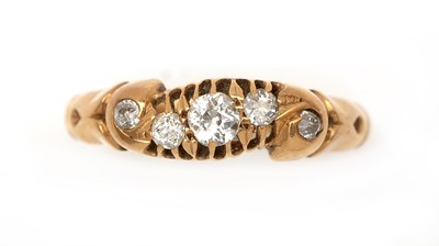 Lot 346 - A Victorian diamond ring