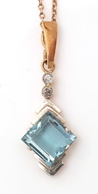 Lot 324 - An aquamarine and diamond pendant