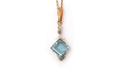 Lot 324 - An aquamarine and diamond pendant