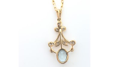 Lot 353 - An aquamarine and diamond pendant