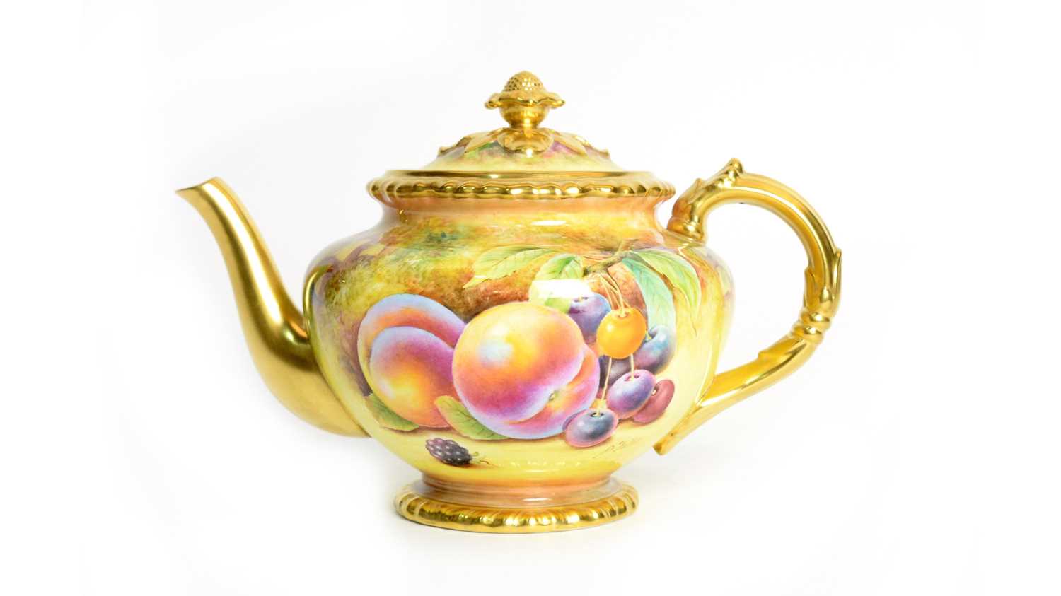 Lot 715 - Fruit painted Worcester Teapot