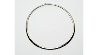 Lot 223 - An 18ct white gold necklace