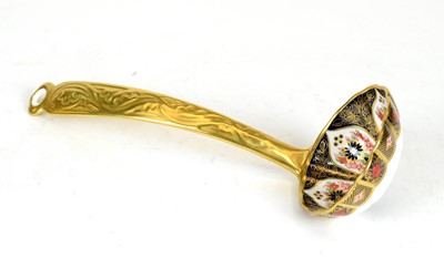 Lot 721 - A Royal Crown Derby 'Old Imari' solid gold band soup ladle