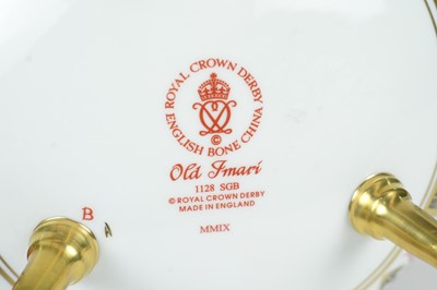 Lot 727 - A Royal Crown Derby 'Old Imari' Cauldron