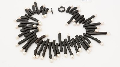 Lot 240 - A 2nd half 20th Century black coral and cultured pearl fringe necklace