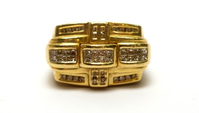 Lot 155 - A diamond dress ring