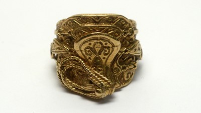 Lot 156 - A 9ct yellow gold saddle pattern ring