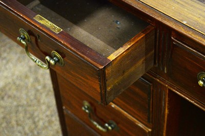 Lot 46 - A Victorian-style mahogany pedestal desk.