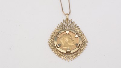 Lot 168 - An Edward VII gold half sovereign pendant