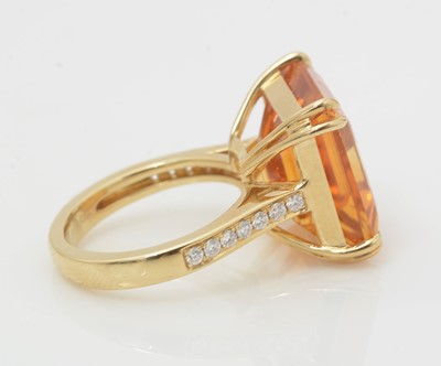 Lot 474 - A citrine and diamond ring