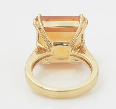 Lot 474 - A citrine and diamond ring