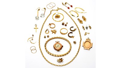 Lot 200 - A selection of 9ct yellow gold and other jewellery