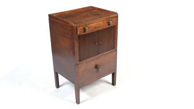 Lot 1160 - A George III mahogany night commode