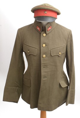 Lot 817 - Japanese officer's uniform