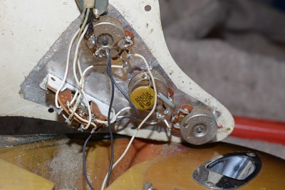 Lot 532 - 1971 Fender hardtail Stratocaster