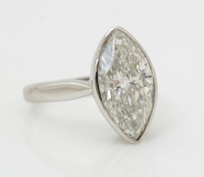 Lot 490 - A solitaire diamond ring