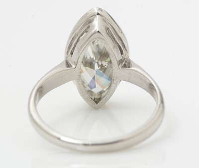 Lot 490 - A solitaire diamond ring